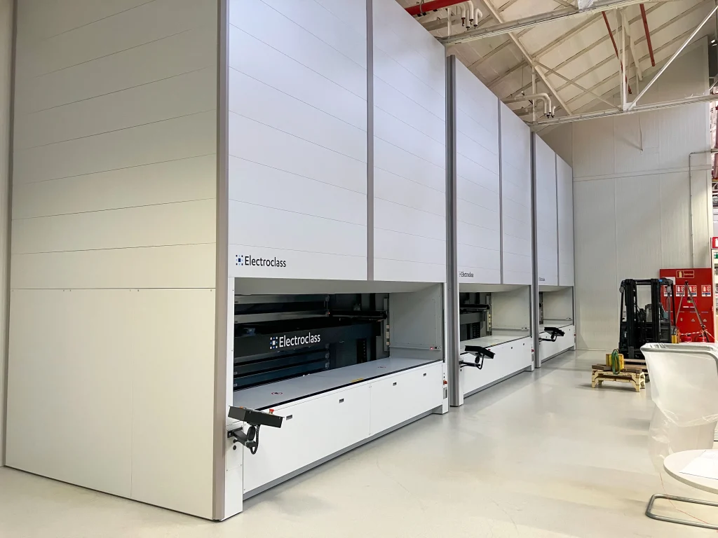 Magasin automatique vertical : fonctionnement, avantages et critères de choix